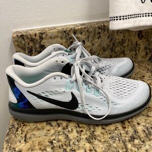 Nike Women's Gray and Black Athletic Shoes size 7.5 brand new